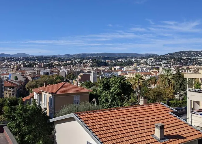 Villa Lina Zoï, une âme moderne dans une villa niçoise typique